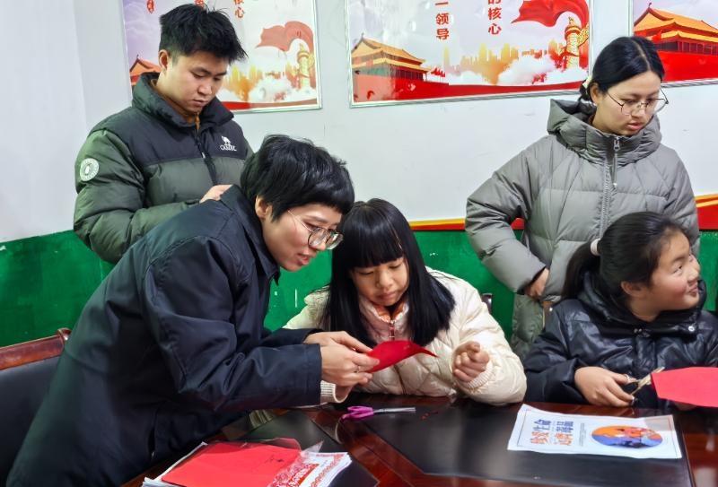 貴州盤州：當(dāng)非遺邂逅法治，新春主題黨日活動(dòng)“走新”更“走心”