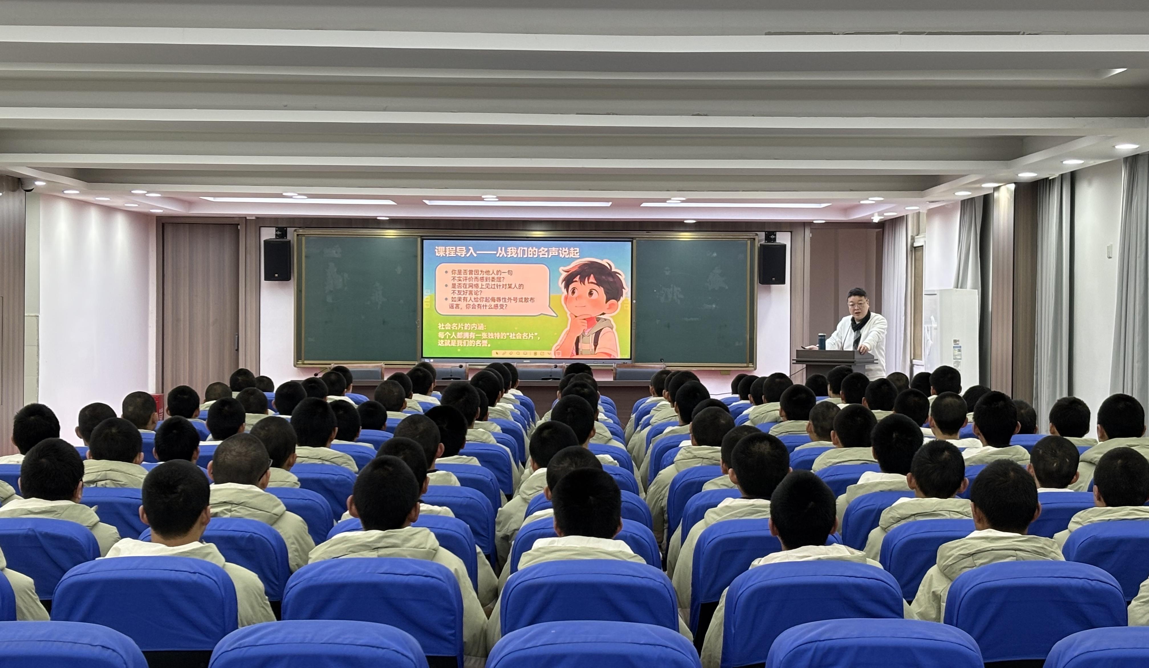 直擊未成年人專(zhuān)門(mén)學(xué)校里的法治課