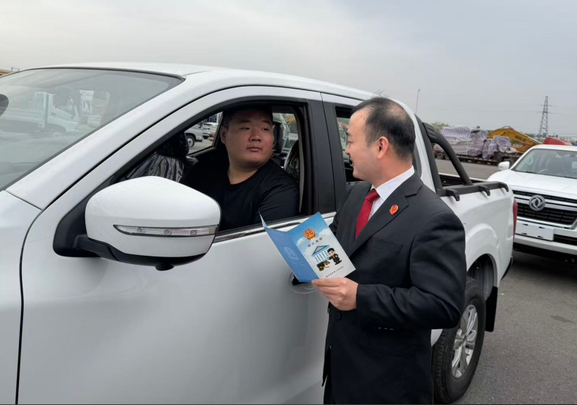 新疆霍爾果斯法院全力維護(hù)跨境貨運(yùn)市場秩序